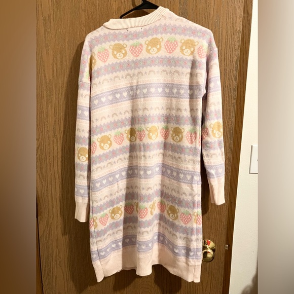 Hot Topic - Picture 5 of 9